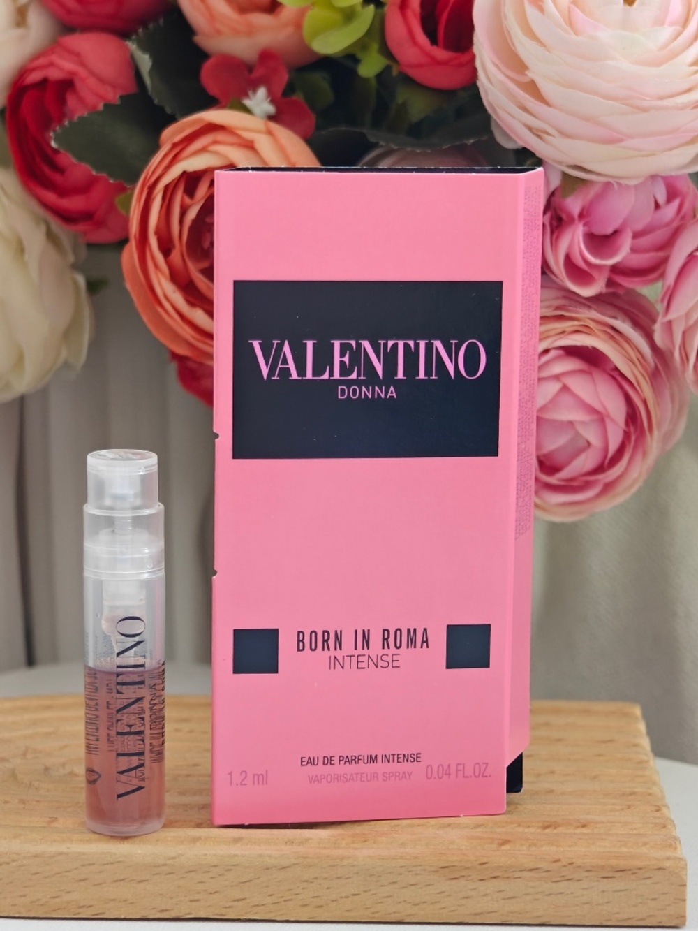 New Valentino Donna Born in Roma Intense edp 0.04oz/1.2ml Sample Spray